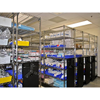 醫院藥房網格移動式貨架_醫院工程項目電鍍鉻線網貨架解決方案（2）